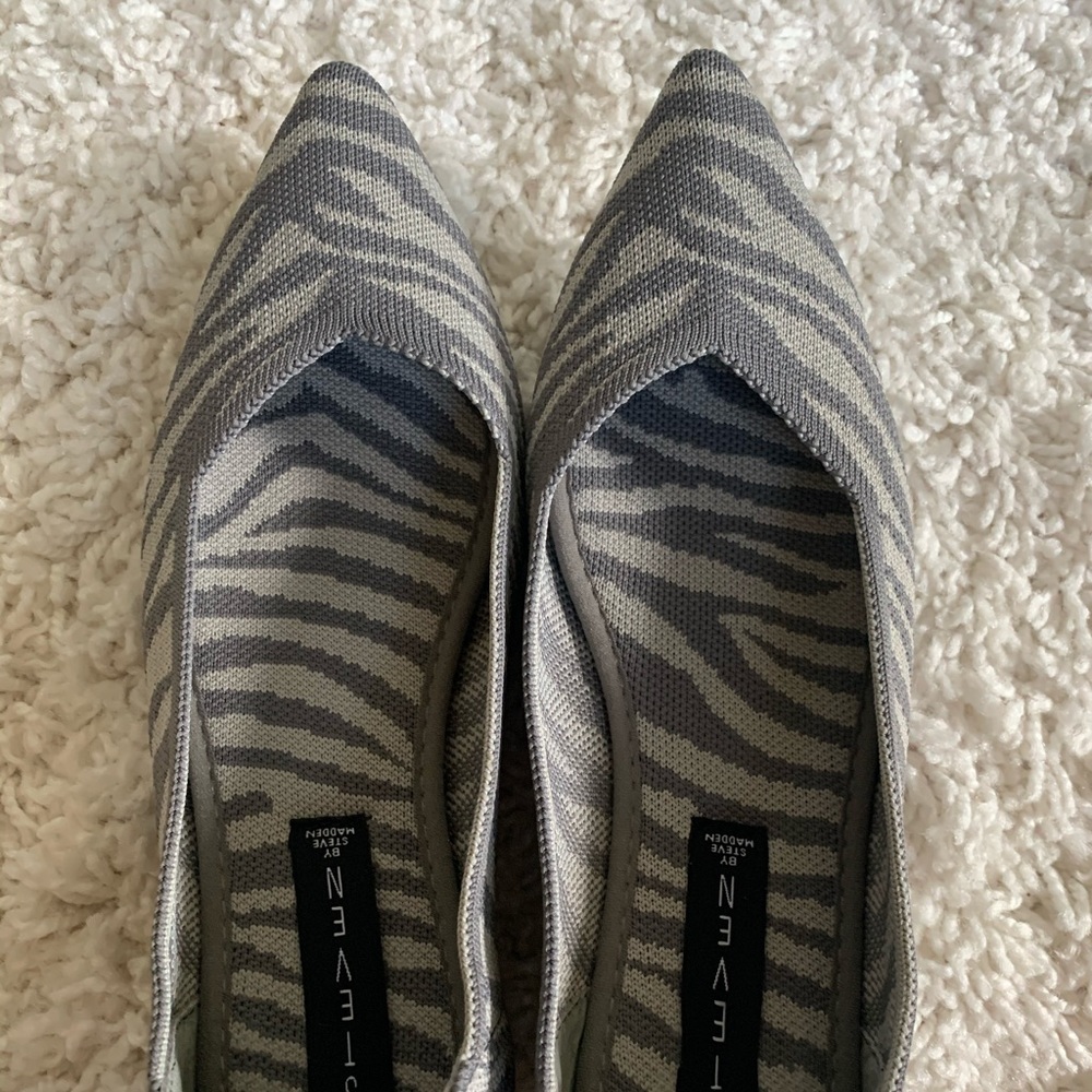 Steve by Steve Madden Rosy Point Flats, Size 6.5M